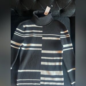 White House Black Market - Long Sleeve Turtleneck - S